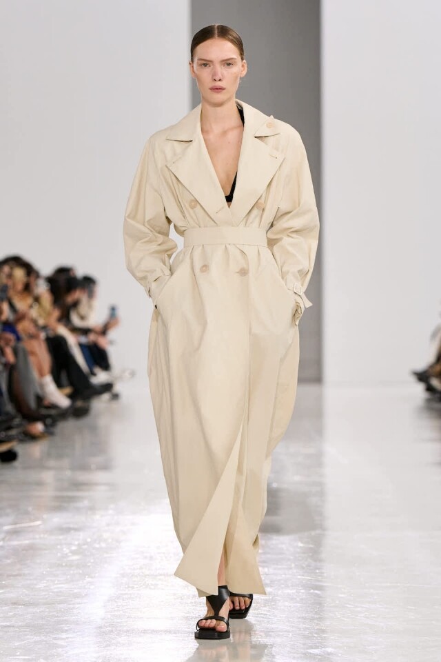 Max Mara 2025 春夏系列上演數學與時尚的巧妙結合！新季系列致敬數學家，延續極簡調性、注入幾何美學打造優雅的春夏衣櫥！