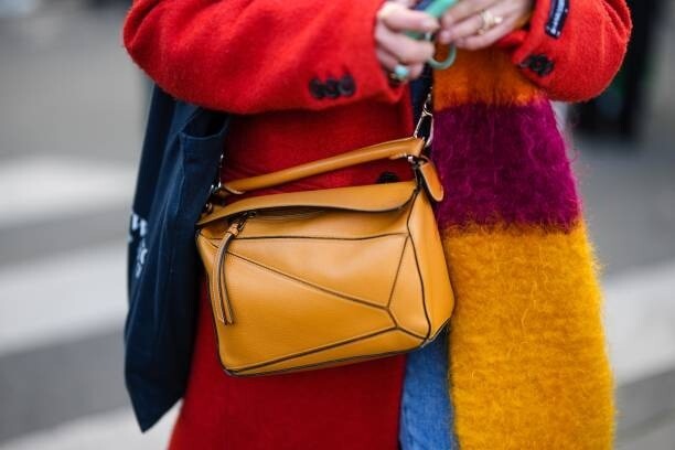 名牌手袋價差比較｜​​8 大名牌在哪裡買最便宜？選對地方買 Chanel、LV 可省近萬元！
