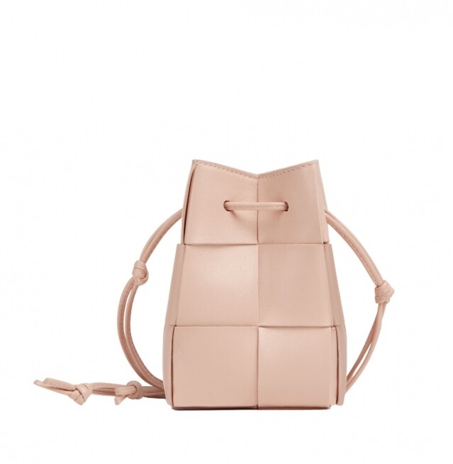 Bottega Veneta Cassette 索繩水桶袋 $8,096
