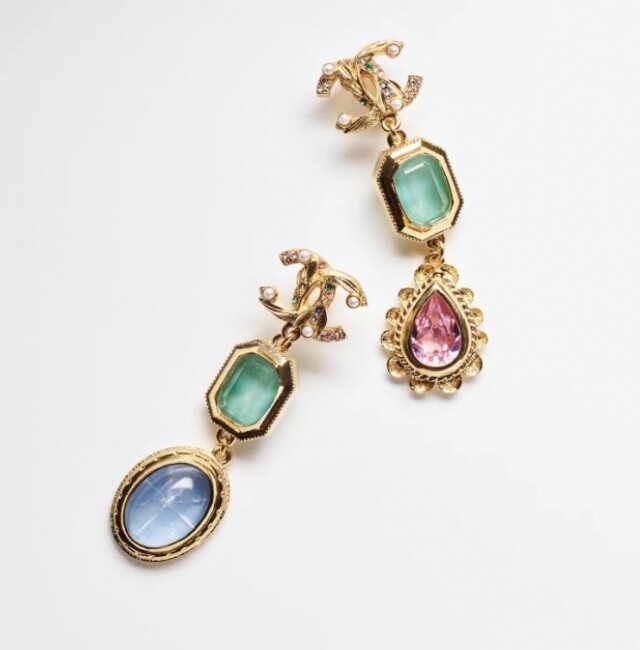 Chanel 耳環推介：綴玻璃珍珠及水晶吊墜耳環 $7,500