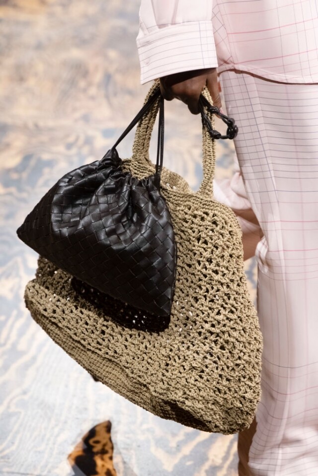 「Two Bags Trend」疊搭手袋潮流| 有甚麼比買一個手袋更開心？就是買兩個手袋！