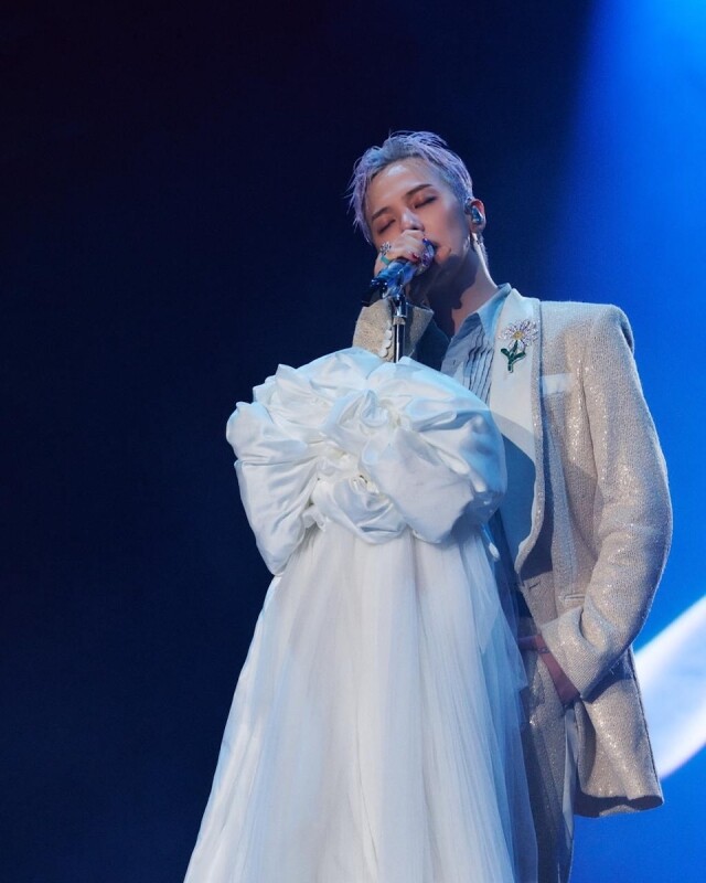 G-Dragon 巡迴演唱會 《Übermensch》香港站造型全公開!為觀眾獻上一場舞台時裝盛宴、配戴 Pomellato 珠寶顯奢華 G-Dragon 巡迴演唱會 《Übermensch》香港站造型全公開!為觀眾獻上一場舞台時裝盛宴、配戴 Pomellato 珠寶顯奢華