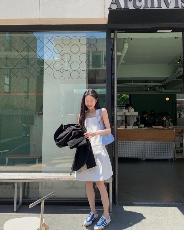 韓系穿搭女生夏天範本｜必入手的白色裙讓你散發清新少女感，推薦 10 個韓國女生時尚穿搭法
