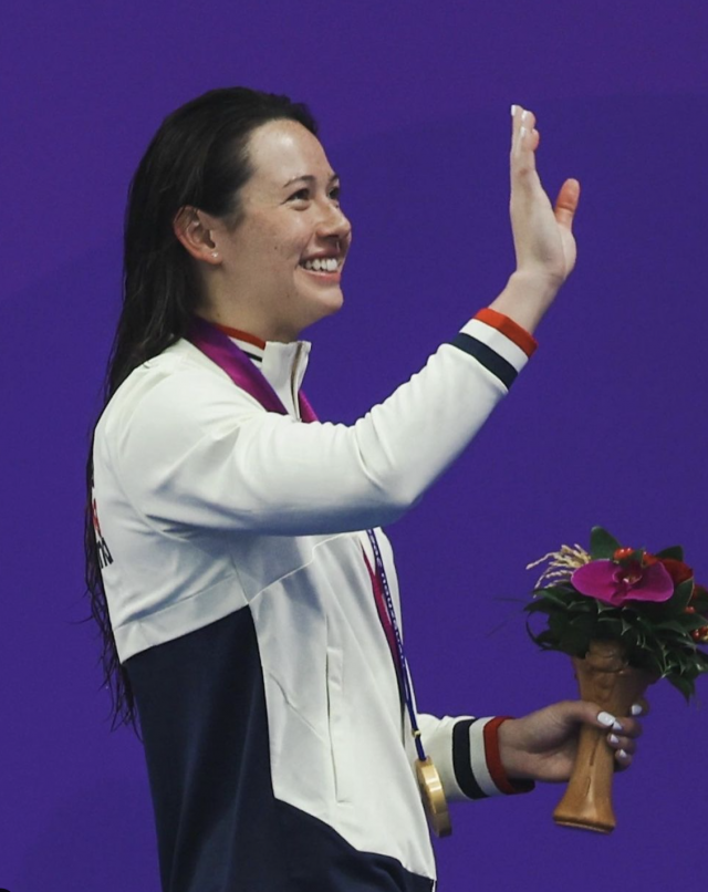 香港游泳女飛魚何詩蓓打入 2024 巴黎奧運！解構她運動服以外的日常氣質穿搭