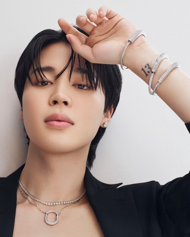 以鎖弘揚愛的無窮力量!ROSÉ、JIMIN、FLORENCE PUGH 攜手演繹全新 TIFFANY LOCK 系列 以鎖弘揚愛的無窮力量!ROSÉ、JIMIN、FLORENCE PUGH 攜手演繹全新 TIFFANY LOCK 系列