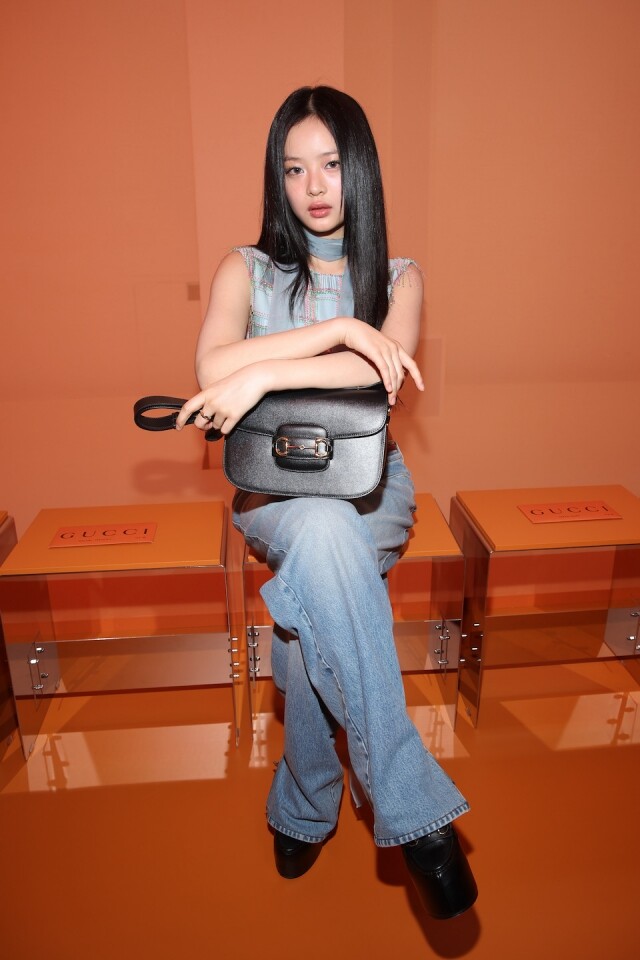 BTS Jin 首度亮相 Gucci 時裝秀獨家照放送!Jin 帥氣現身米蘭時裝週,引來大批粉絲在場外等候 BTS Jin 首度亮相 Gucci 時裝秀獨家照放送!Jin 帥氣現身米蘭時裝週,引來大批粉絲在場外等候