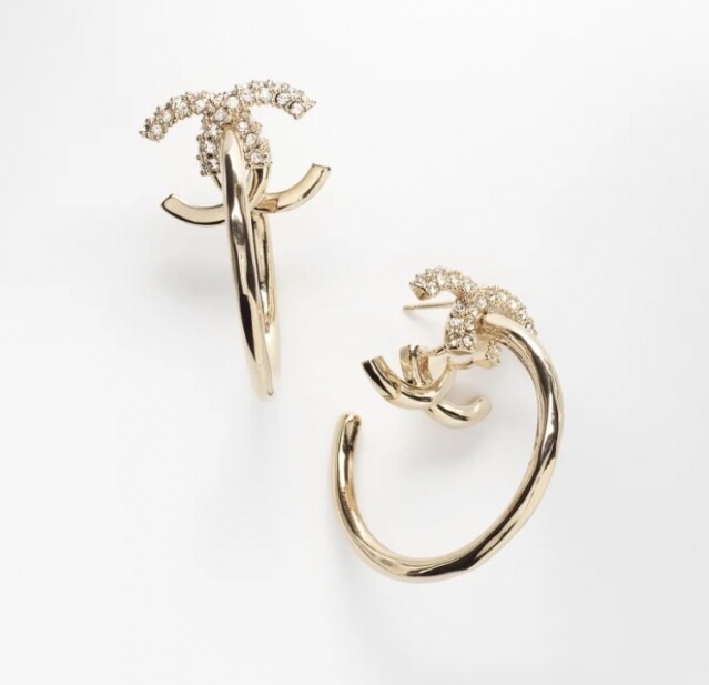 Chanel 耳環推介：綴水晶金屬耳圈 $7,000