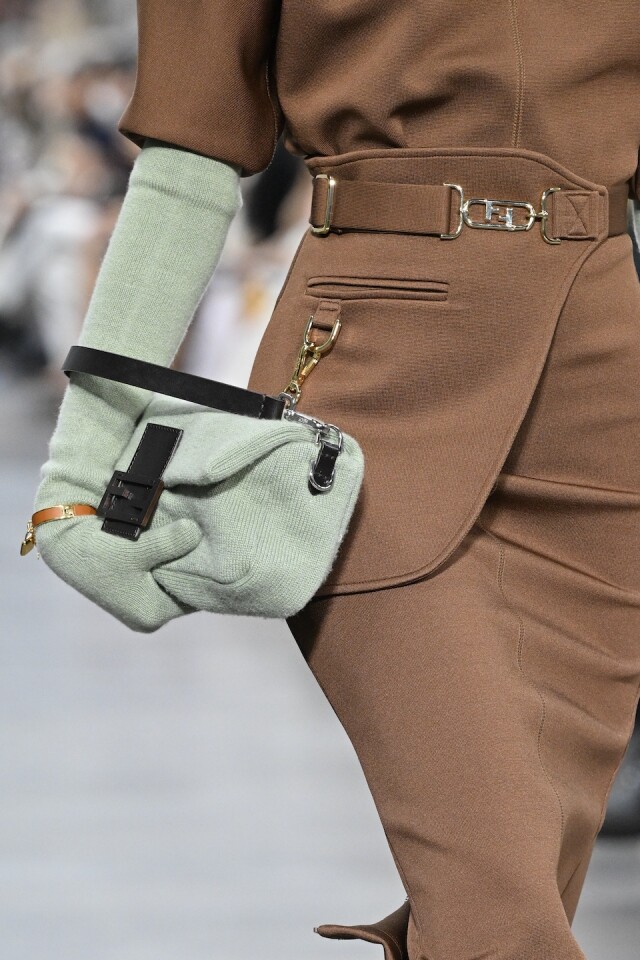 Fendi Baguette 手袋是 Fendi 每個時裝騷上的重點！