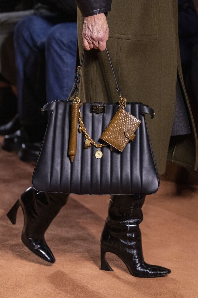 Fendi 2025 秋冬新款手袋列陣!Fendi 百年大騷請來宋慧喬、方燦、宋雨琦等參與慶典 Fendi 2025 秋冬新款手袋列陣!Fendi 百年大騷請來宋慧喬、方燦、宋雨琦等參與慶典