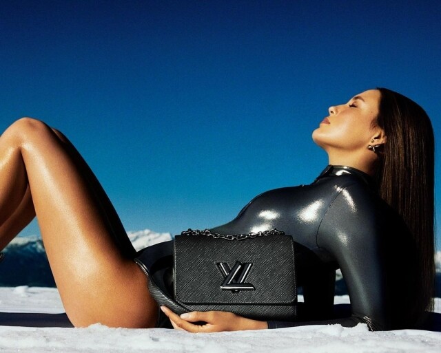 谷愛凌亦獲得 Louis Vuitton 的邀約為品牌 Twist 手袋拍攝形象廣告