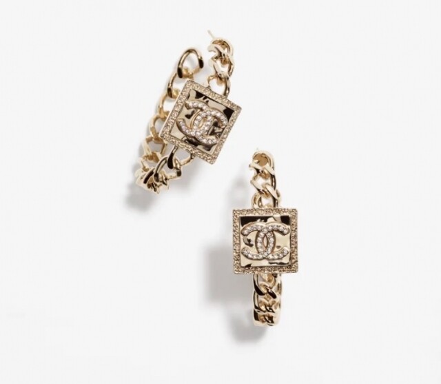 Chanel 耳環推介：綴水晶金屬耳環 $7,500 