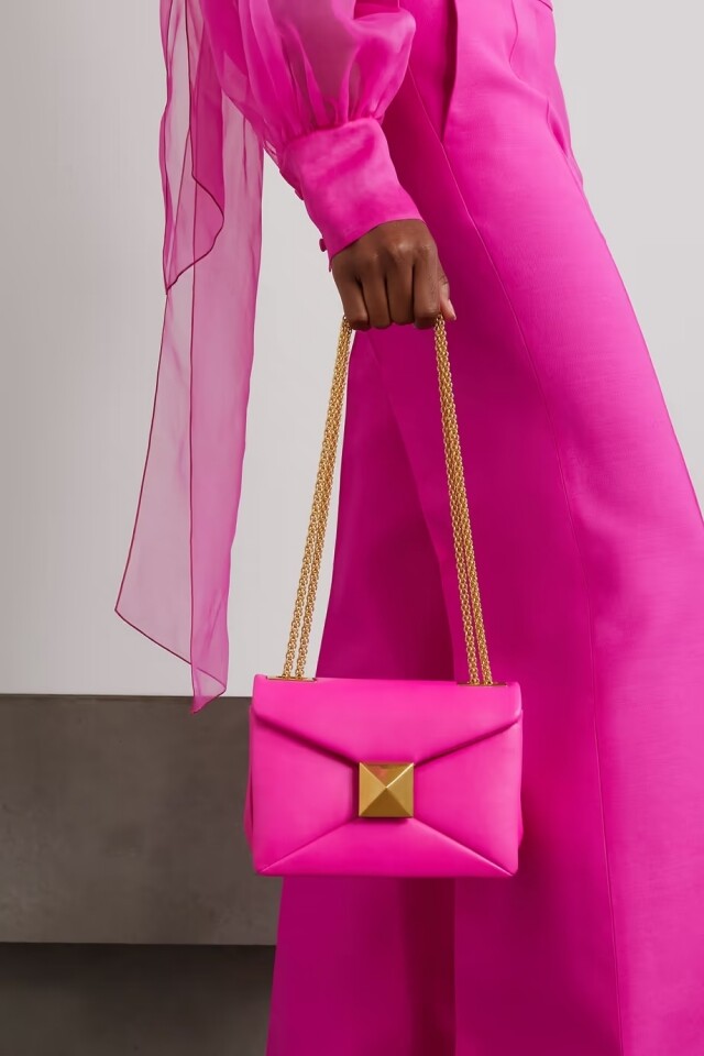 粉紅色單品推薦:Valentino One Stud 手袋 $24,800 粉紅色單品推薦:Valentino One Stud 手袋 $24,800