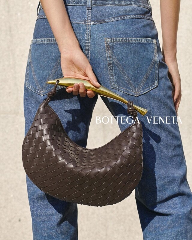 Bottega Veneta「仿牛仔」皮褲和 Sardine Bag Bottega Veneta「仿牛仔」皮褲和 Sardine Bag