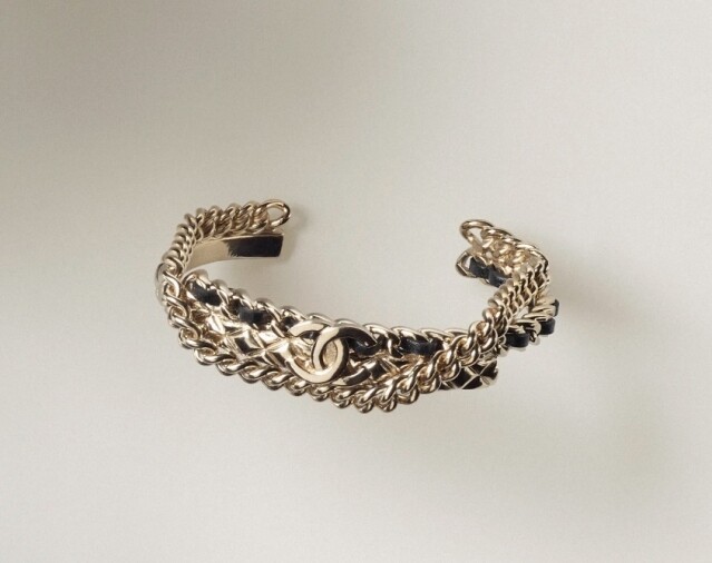 Chanel 綴小羊皮金屬手鏈 $6,600 Chanel 綴小羊皮金屬手鏈 $6,600