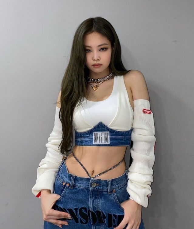 Bra top 穿搭技巧:疊穿背心+Sport Bra Bra top 穿搭技巧:疊穿背心+Sport Bra