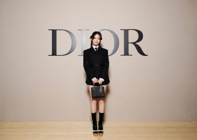 Jisoo 憑著優秀的穿搭技巧，162cm 身高也能擁有逆天大長腿！