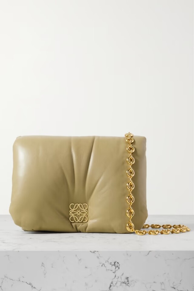 Pillow Bag 推薦:Loewe Puffer Goya 手袋 $26,700 Pillow Bag 推薦:Loewe Puffer Goya 手袋 $26,700