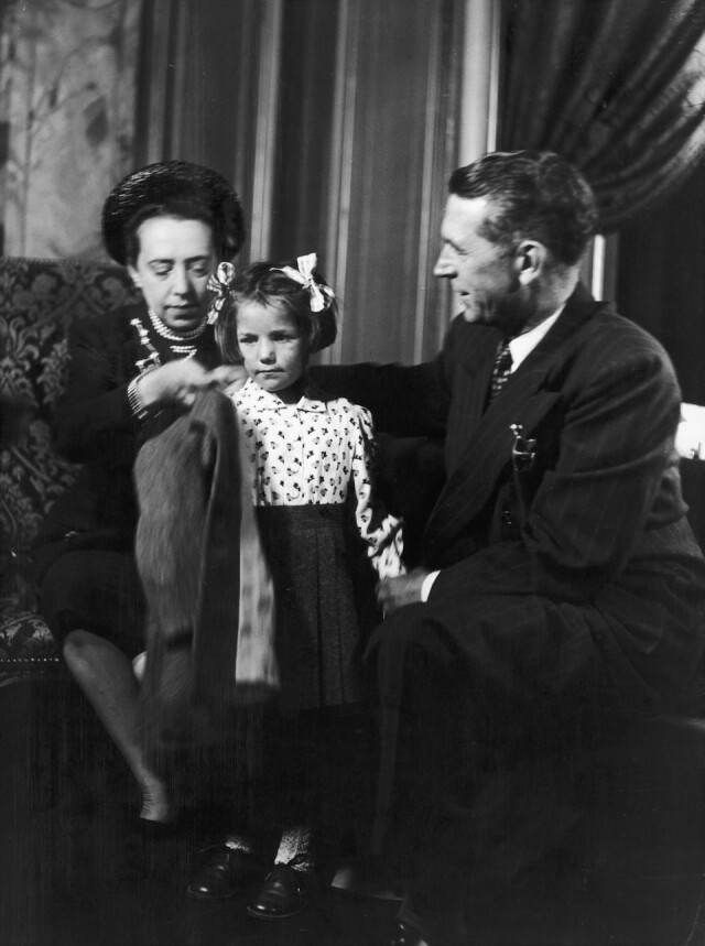 Elsa Schiaparelli 與丈夫 Willem de Wendt Elsa Schiaparelli 與丈夫 Willem de Wendt