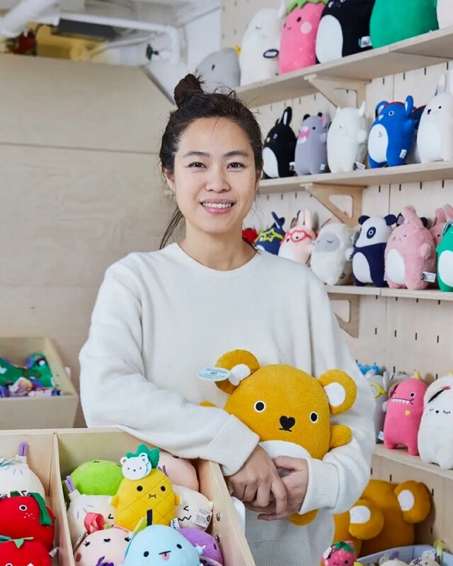 Noodoll 公仔爆紅!被視為 Jellycat 勁敵,這個英國品牌創辦人原來是台灣人? Noodoll 公仔爆紅!被視為 Jellycat 勁敵,這個英國品牌創辦人原來是台灣人?
