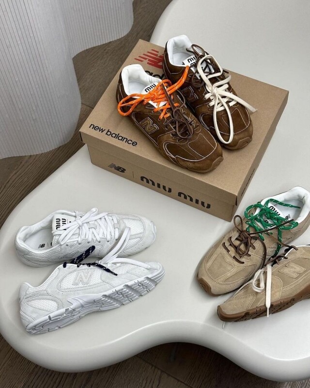 Miu Miu 三度聯乘 New Balance 再次引起搶購潮!今季推出的「雙鞋帶 530 SL」更用上最流行的美拉德色 Miu Miu 三度聯乘 New Balance 再次引起搶購潮!今季推出的「雙鞋帶 530 SL」更用上最流行的美拉德色