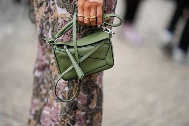 名牌手袋價差比較｜​​8 大名牌在哪裡買最便宜？選對地方買 Chanel、LV 可省近萬元！