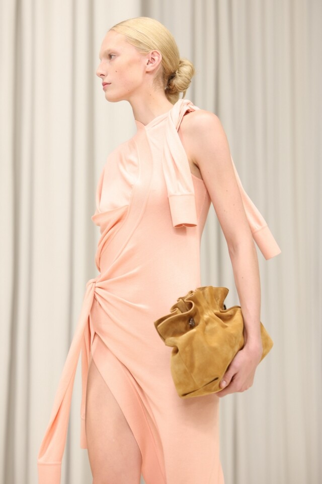 大容量手袋繼續流行!2025 春夏手袋流行趨勢預測,CHANEL、HERMÈS、MIU MIU 該入手哪一款? 大容量手袋繼續流行!2025 春夏手袋流行趨勢預測,CHANEL、HERMÈS、MIU MIU 該入手哪一款?