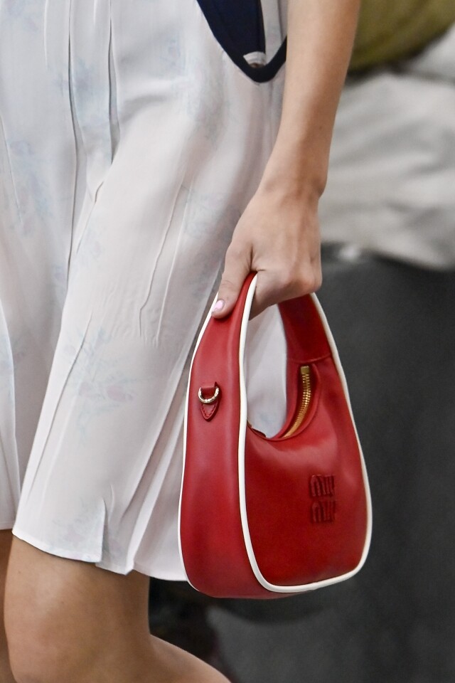 MIU MIU 手袋新款式率先預覽!2025 春夏系列除了有經典的 Wander Bag、Aventure Bag,還有甚麼新款式? MIU MIU 手袋新款式率先預覽!2025 春夏系列除了有經典的 Wander Bag、Aventure Bag,還有甚麼新款式?