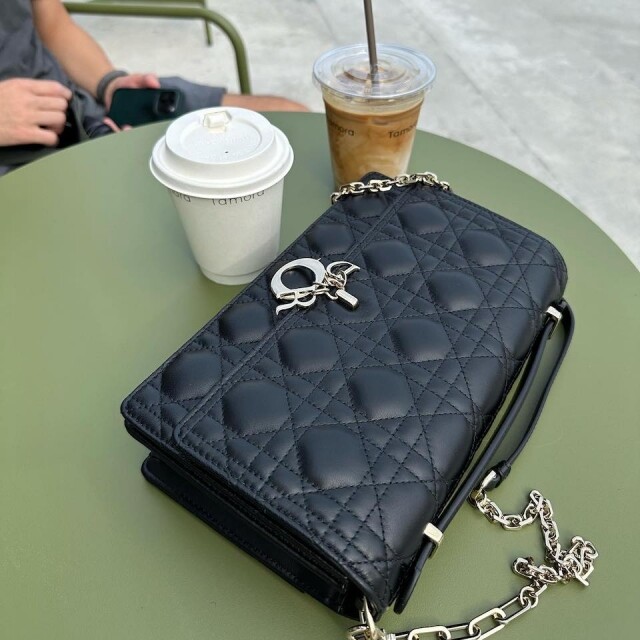 Dior 2024 早春系列手袋上架!時尚女生搶著買新季 Miss Dior 手袋香港價錢一覽 Dior 2024 早春系列手袋上架!時尚女生搶著買新季 Miss Dior 手袋香港價錢一覽