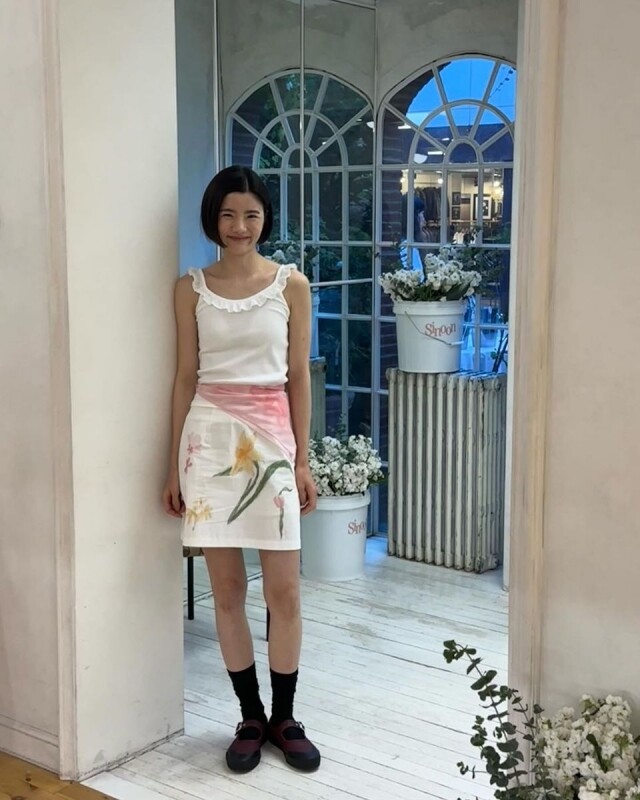 韓系穿搭女生夏天範本｜必入手的白色裙讓你散發清新少女感，推薦 10 個韓國女生時尚穿搭法