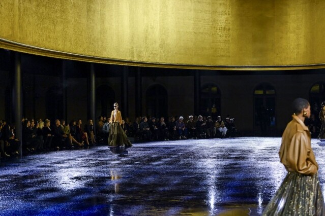簡直是審美疲勞!「臉蛋天才」車銀優、Rosé 以完美神顏現身 Saint Laurent 2025 春夏大秀 簡直是審美疲勞!「臉蛋天才」車銀優、Rosé 以完美神顏現身 Saint Laurent 2025 春夏大秀