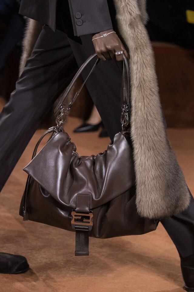 Fendi 2025 秋冬新款手袋列陣!Fendi 百年大騷請來宋慧喬、方燦、宋雨琦等參與慶典 Fendi 2025 秋冬新款手袋列陣!Fendi 百年大騷請來宋慧喬、方燦、宋雨琦等參與慶典