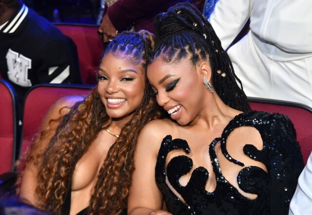 翻唱人氣歌曲讓 Halle Bailey 和姐姐收穫極大關注 翻唱人氣歌曲讓 Halle Bailey 和姐姐收穫極大關注