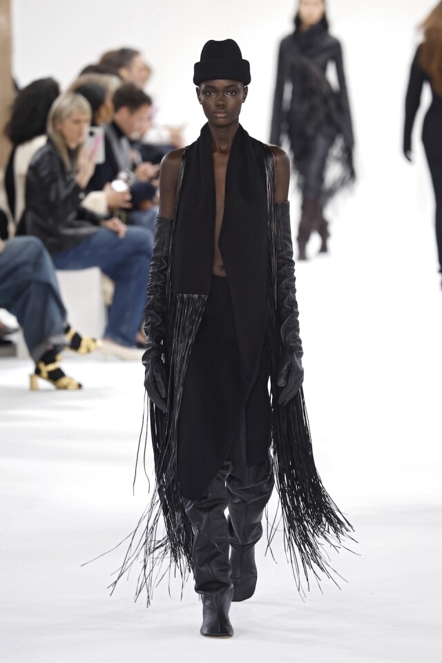 Sportmax 2025 秋冬系列踏上一段過去、現在與未來的探索之旅!重新探索奢華風格,化繁為簡打造實用現代衣櫥 Sportmax 2025 秋冬系列踏上一段過去、現在與未來的探索之旅!重新探索奢華風格,化繁為簡打造實用現代衣櫥