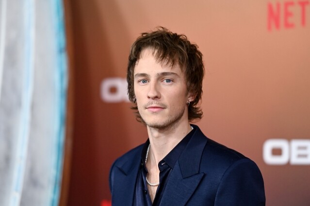 《Queer》Drew Starkey 是誰?新作搭檔 Daniel Craig 上演同性愛情!威尼斯影展上帥氣臉龐搶眼、獲封新一代的荷李活男神 《Queer》Drew Starkey 是誰?新作搭檔 Daniel Craig 上演同性愛情!威尼斯影展上帥氣臉龐搶眼、獲封新一代的荷李活男神