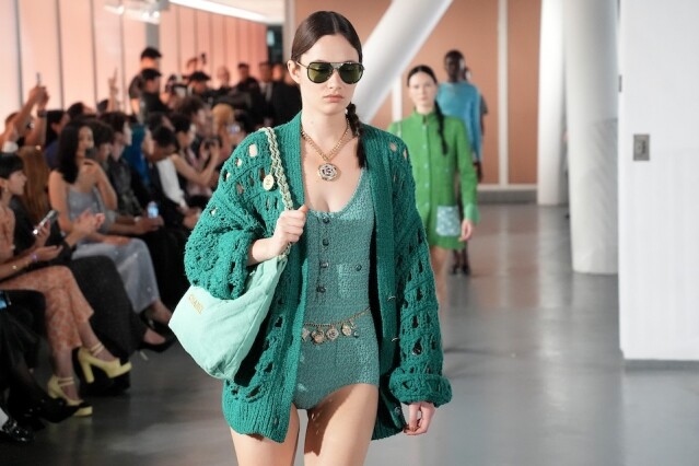 【CHANEL 香港時裝秀 2024】HKDI 作為 2025 早春復刻大秀地點！G-Dragon、陳柏霖、Angela Yuan 現身支持，Aokbab Chutimon 以客席模特兒身分踏上伸展台