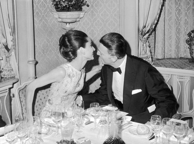 超越愛情的繆斯!Hubert de Givenchy 與 Muse Audrey Hepburn 的柏拉圖式關係 超越愛情的繆斯!Hubert de Givenchy 與 Muse Audrey Hepburn 的柏拉圖式關係