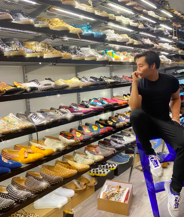 富二代出身的 Kane Lim 在物質上十分豐裕，同時也是個購物狂，他在家中設計了一幅展示牆，上面擺滿他的鞋履戰利品。Kane Lim 的所有鞋款都出自知名品牌，而且不少都是鑲滿閃亮水晶/鑽石，鞋履數量難以統計，實在讓觀眾十分震驚。