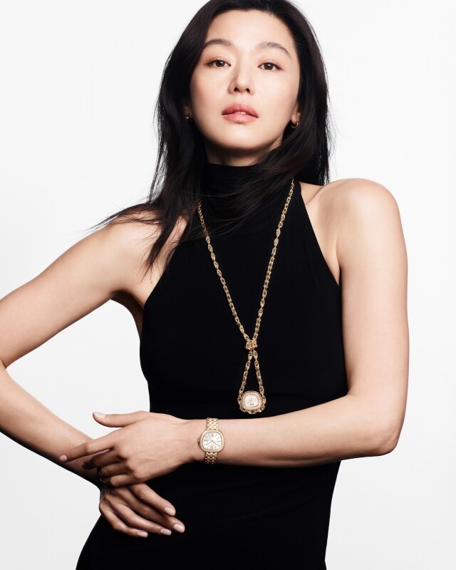 全智賢成為 Piaget 伯爵全球品牌大使！佩戴 Swinging Sautoir 紐結長項鏈錶，驚艷鐘錶與奇蹟