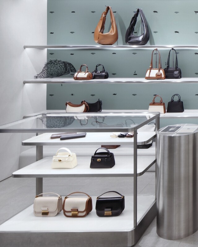 Charles & Keith 攜手新加坡藝術家 Robert Zhao 推出藝術門市企劃!專訪趙仁輝:「藝術也不應被限制在美術館或畫廊,而是可以滲透進任何空間中,成為生活的一部分。」 Charles & Keith 攜手新加坡藝術家 Robert Zhao 推出藝術門市企劃!專訪趙仁輝:「藝術也不應被限制在美術館或畫廊,而是可以滲透進任何空間中,成為生活的一部分。」