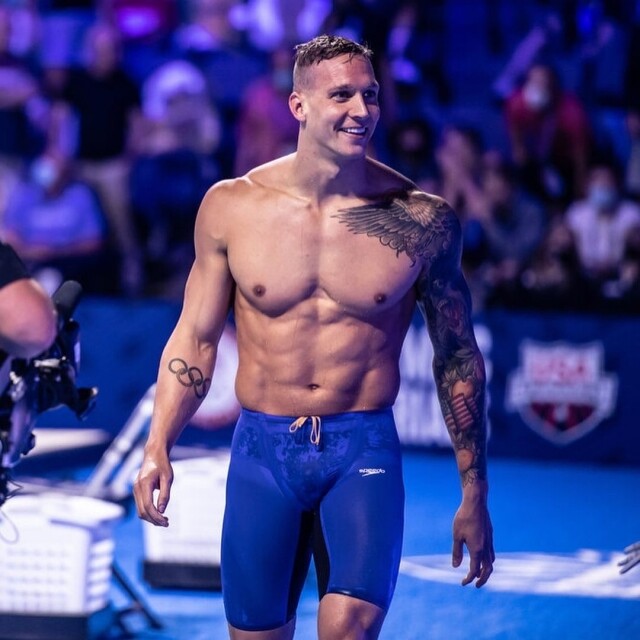 美國飛魚 Caeleb Dressel 三度出戰奧運、共奪 8 面金牌!男神私下是愛老婆、愛兒子的好男人 美國飛魚 Caeleb Dressel 三度出戰奧運、共奪 8 面金牌!男神私下是愛老婆、愛兒子的好男人
