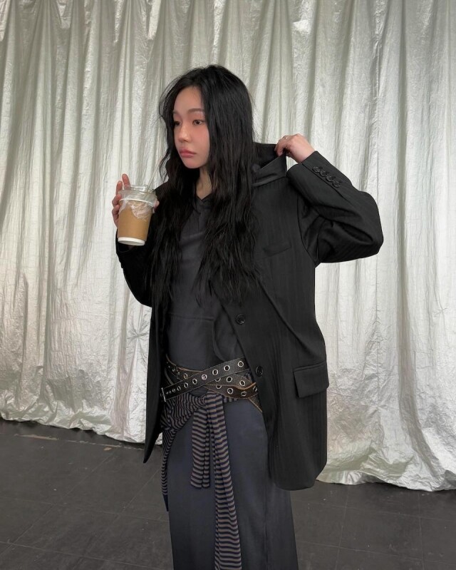 「粗皮帶」成為夏日穿搭的關鍵!跟日韓時尚女生偷師,如何用搶眼的 Statement Belt 打造精緻造型 「粗皮帶」成為夏日穿搭的關鍵!跟日韓時尚女生偷師,如何用搶眼的 Statement Belt 打造精緻造型