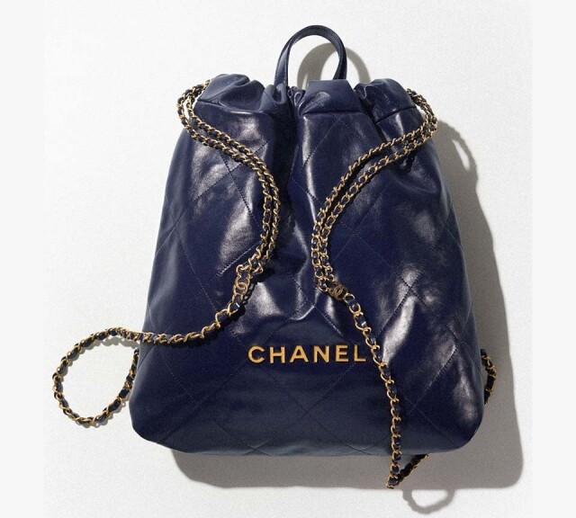 Chanel 22 背囊以光面小牛皮縫紉而成 Chanel 22 背囊以光面小牛皮縫紉而成