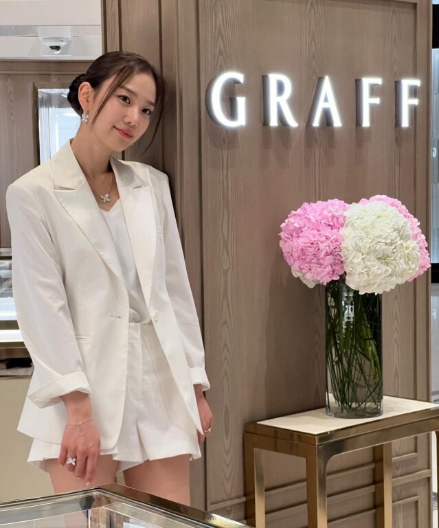 張姬領韓系自然清新風穿搭!以長青單品打造知性女神風營造最強韓系氛圍感! 張姬領韓系自然清新風穿搭!以長青單品打造知性女神風營造最強韓系氛圍感!