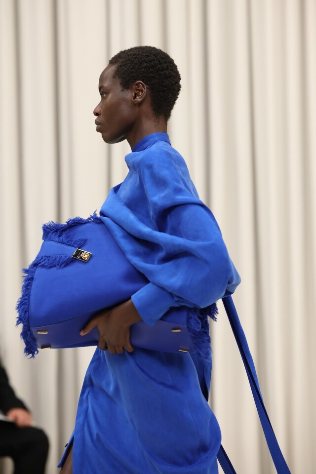 大容量手袋繼續流行!2025 春夏手袋流行趨勢預測,CHANEL、HERMÈS、MIU MIU 該入手哪一款? 大容量手袋繼續流行!2025 春夏手袋流行趨勢預測,CHANEL、HERMÈS、MIU MIU 該入手哪一款?