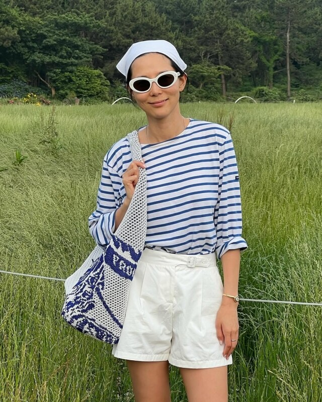 每年夏季都流行的橫間條子衫,除了經典的海軍風穿搭,還可以打造出甚麼清新的風格? 每年夏季都流行的橫間條子衫,除了經典的海軍風穿搭,還可以打造出甚麼清新的風格?