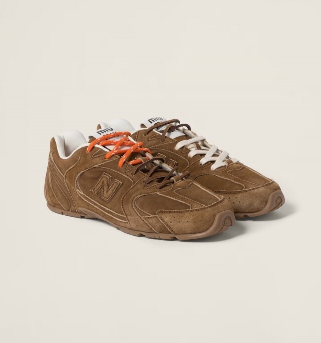 New Balance x Miu Miu 麂皮拼網眼運動鞋 $9,500