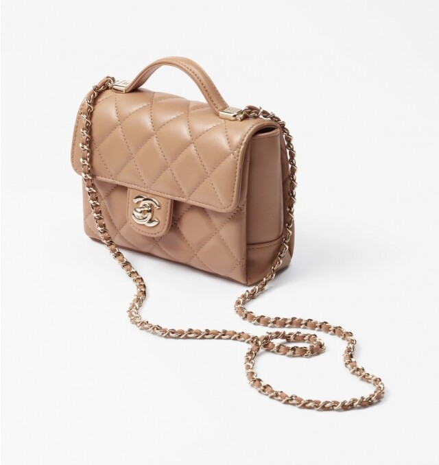 Chanel 2024 秋冬新款「奶茶色」手袋上架！經典 Mini Flap Bag、相機袋、31 手袋令人愛不釋手