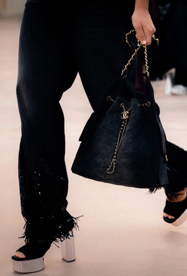大容量手袋繼續流行!2025 春夏手袋流行趨勢預測,CHANEL、HERMÈS、MIU MIU 該入手哪一款? 大容量手袋繼續流行!2025 春夏手袋流行趨勢預測,CHANEL、HERMÈS、MIU MIU 該入手哪一款?