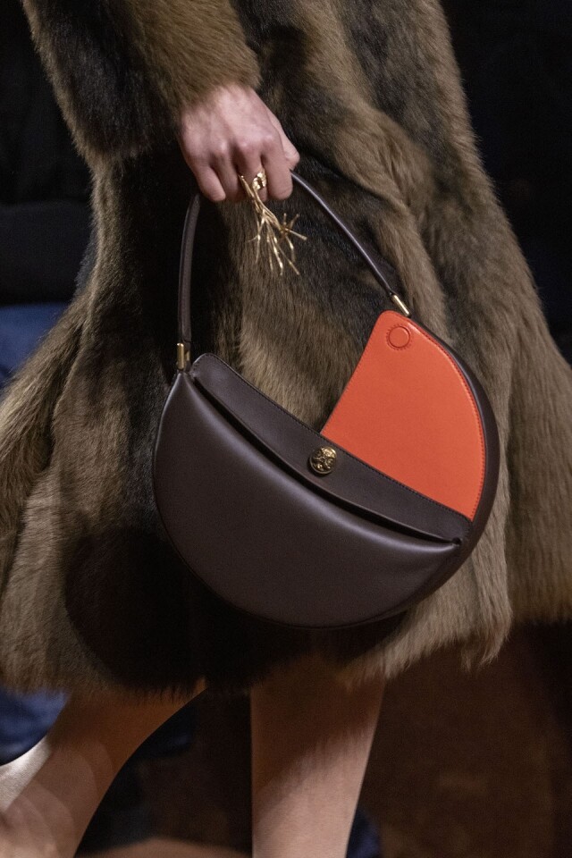 Fendi 2025 秋冬新款手袋列陣!Fendi 百年大騷請來宋慧喬、方燦、宋雨琦等參與慶典 Fendi 2025 秋冬新款手袋列陣!Fendi 百年大騷請來宋慧喬、方燦、宋雨琦等參與慶典