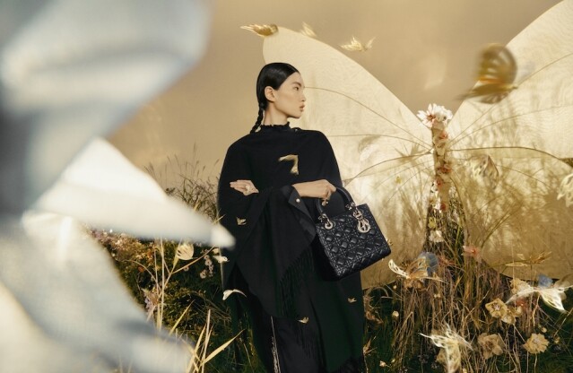 Dior 以曼舞金蝶點綴佳節的浪漫氣氛!30+ 實用時尚的聖誕禮物推薦 Dior 以曼舞金蝶點綴佳節的浪漫氣氛!30+ 實用時尚的聖誕禮物推薦